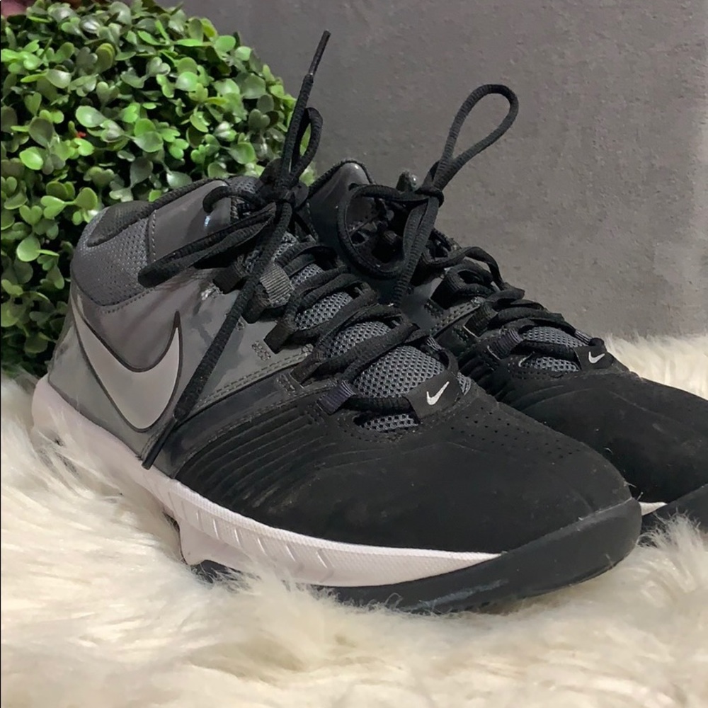 Nike Air Basketball Shoes men’s 7
